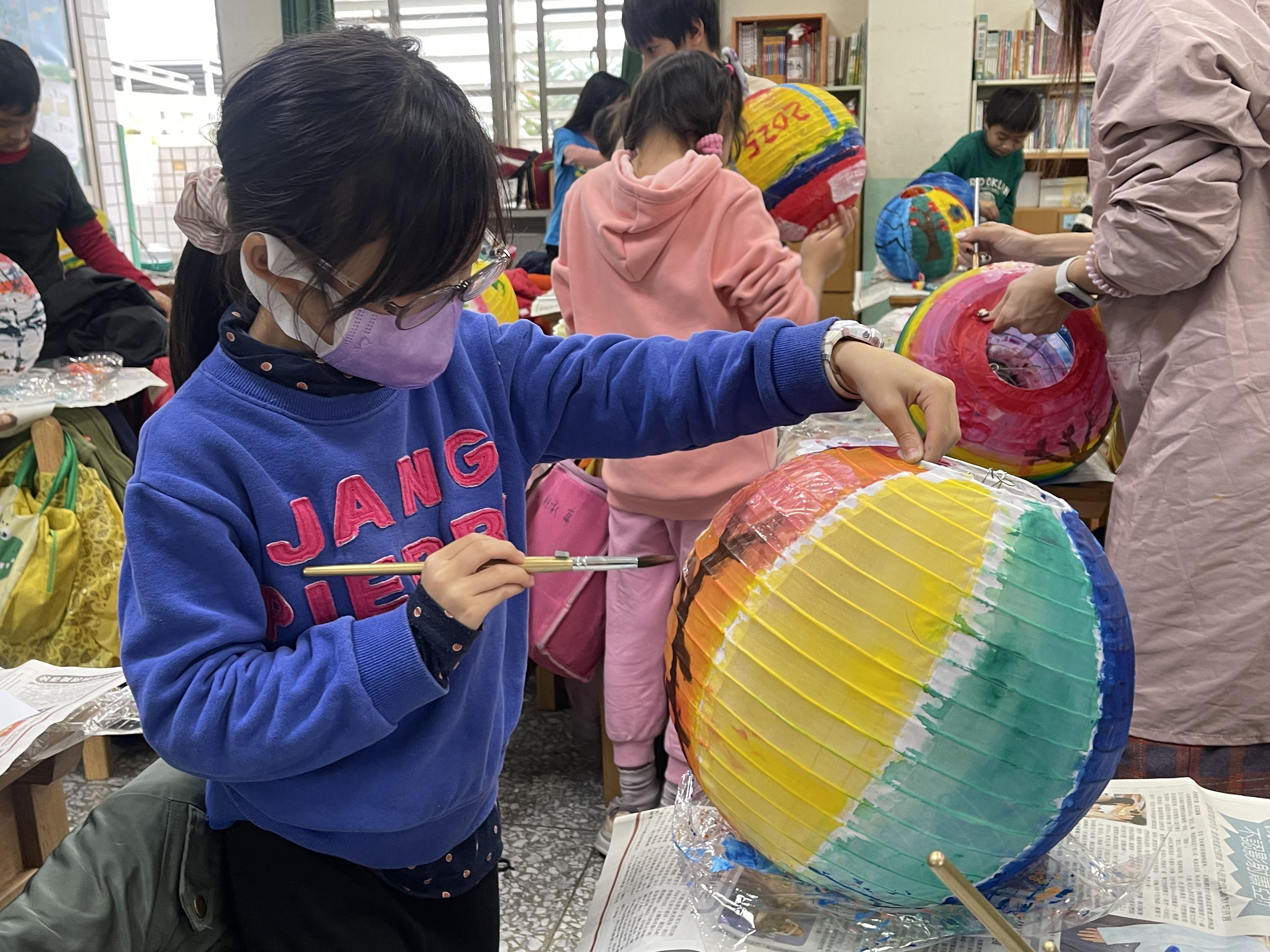 2025花蓮太平洋燈會即將登場！國小學童彩繪1500顆燈籠