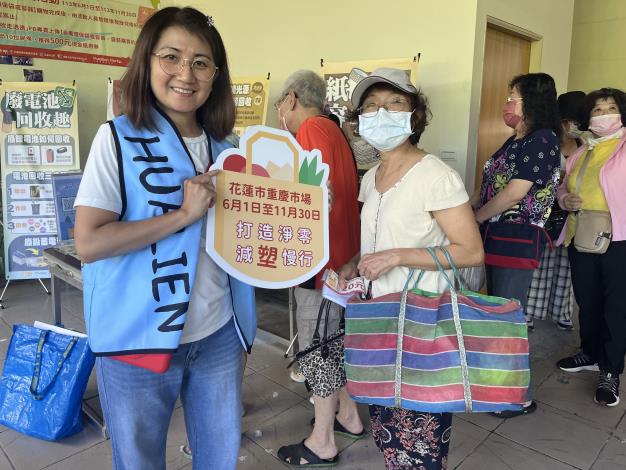 05.與重慶市場攜手推動塑膠袋減量活動_0.JPG