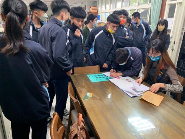 LINE_ALBUM_111年到校服務_250619_5