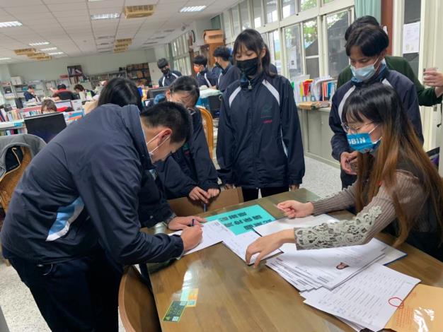 LINE_ALBUM_111年到校服務_250619_2