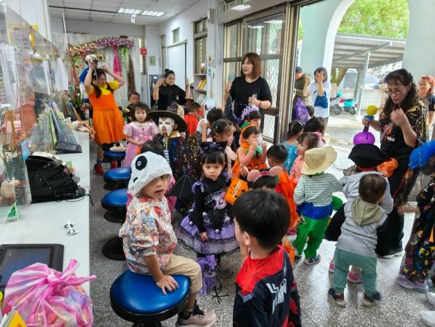 LINE_ALBUM_1131024萬榮鄉托兒所萬聖節快閃_241024_3