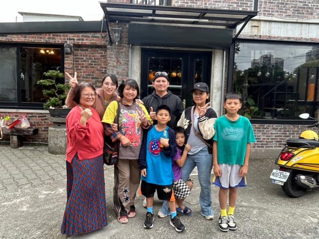 LINE_ALBUM_113.11.23戶所聚餐_交換禮物_250624_6