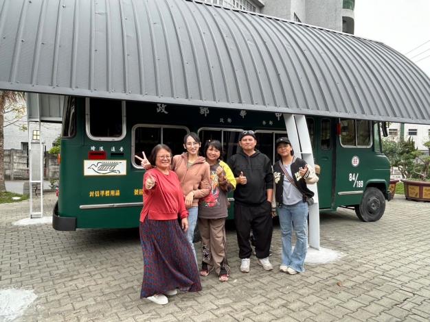 LINE_ALBUM_113.11.23戶所聚餐_交換禮物_250624_4