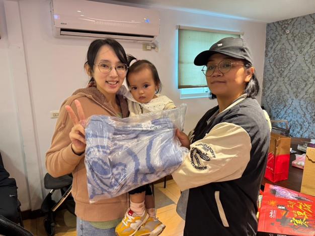 LINE_ALBUM_113.11.23戶所聚餐_交換禮物_250624_14