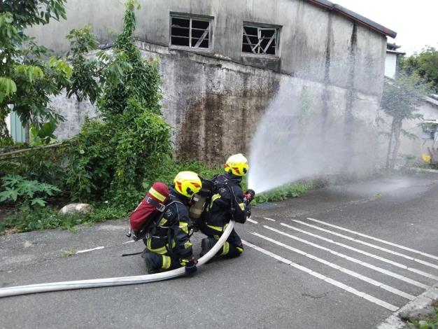1110619-消防局水璉分隊辦理狹弄搶救演練 防範火災風險 (2)