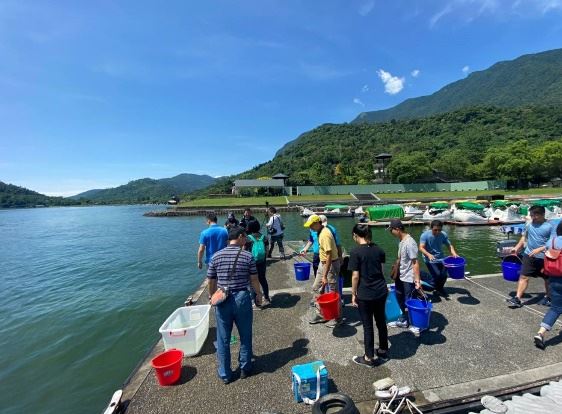 鯉魚潭放流