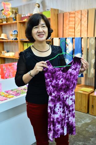 【靚染工坊】藍染｜周玉梅說藍泥是活的染劑，有自己的個性